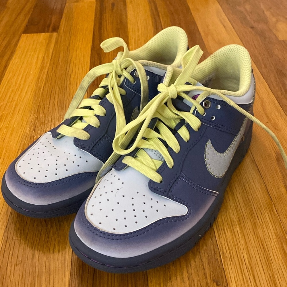 Nike Girls/Boys Gray and Yellow Sneakers Size 4